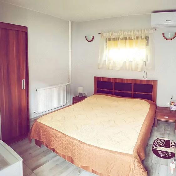 Casă cu 8 camere cu Teren 466 Mp în Central