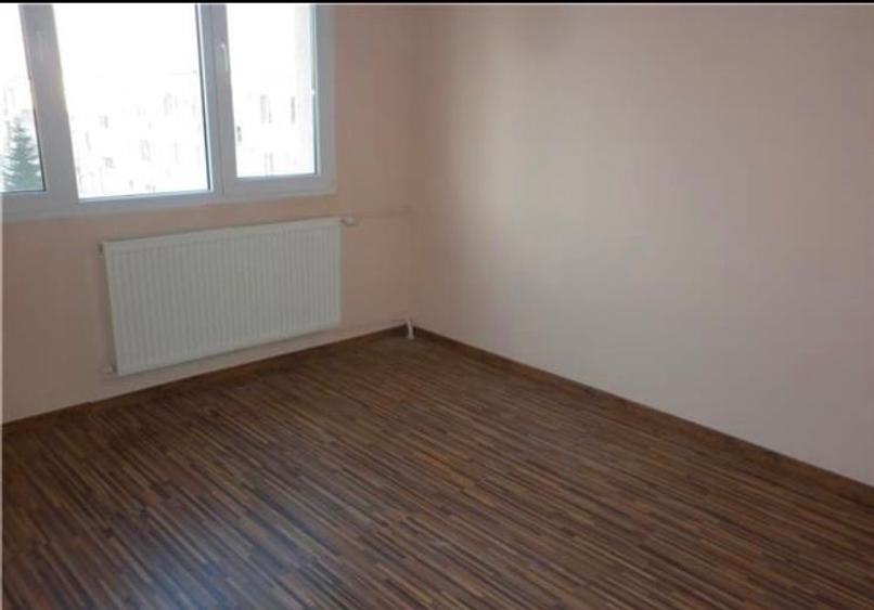 Apartament cu 4 camere decomandat în Berceni