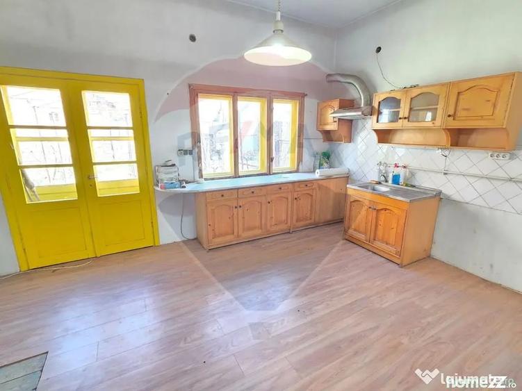 Casă cu 5 camere cu Teren 1010 Mp în Ultracentral