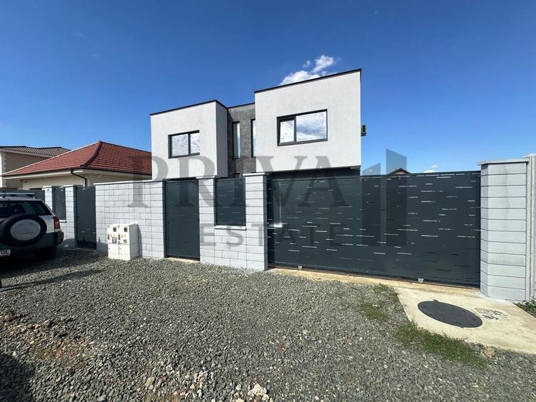 Duplex cu 4 camere cu Canalizare în Moșnița Nouă