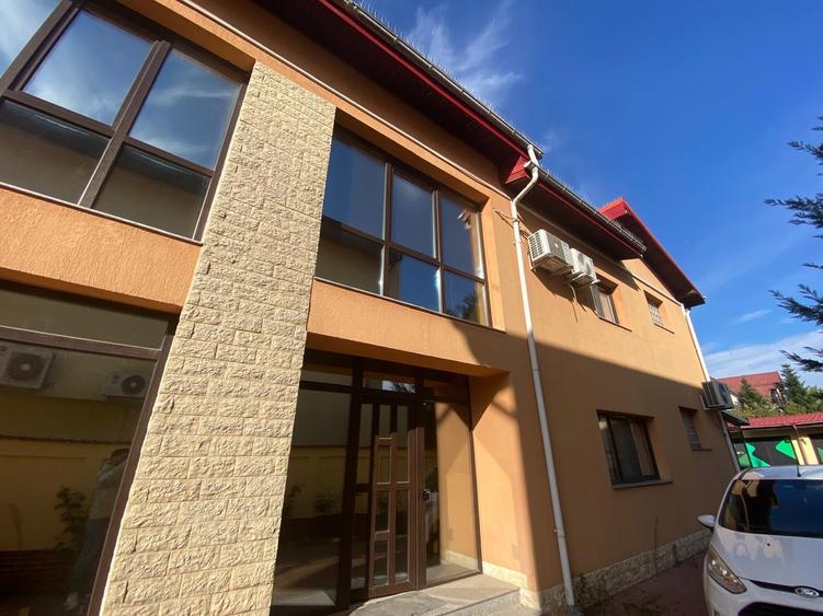 Duplex cu 8 camere cu Teren 700 Mp în Păcii