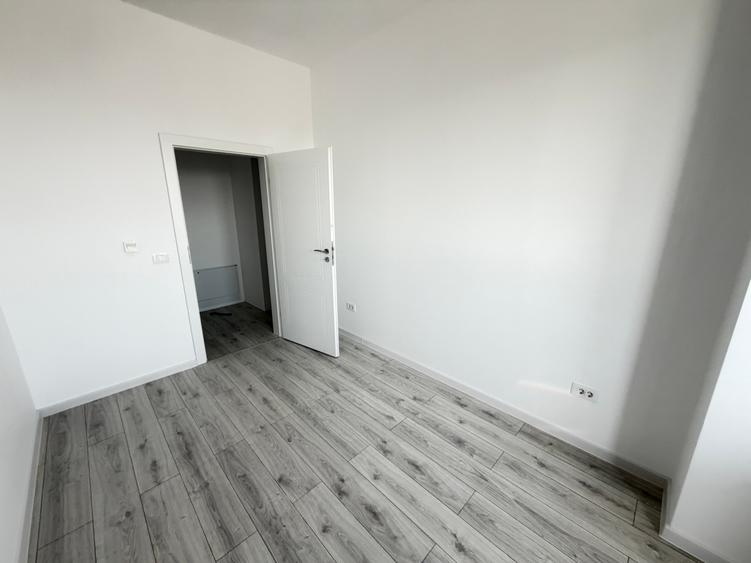 Penthouse cu 4 camere semidecomandat în Galata