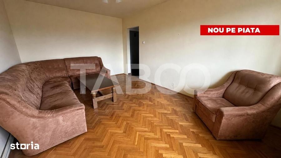 Apartament cu 4 camere decomandat în Ștrand