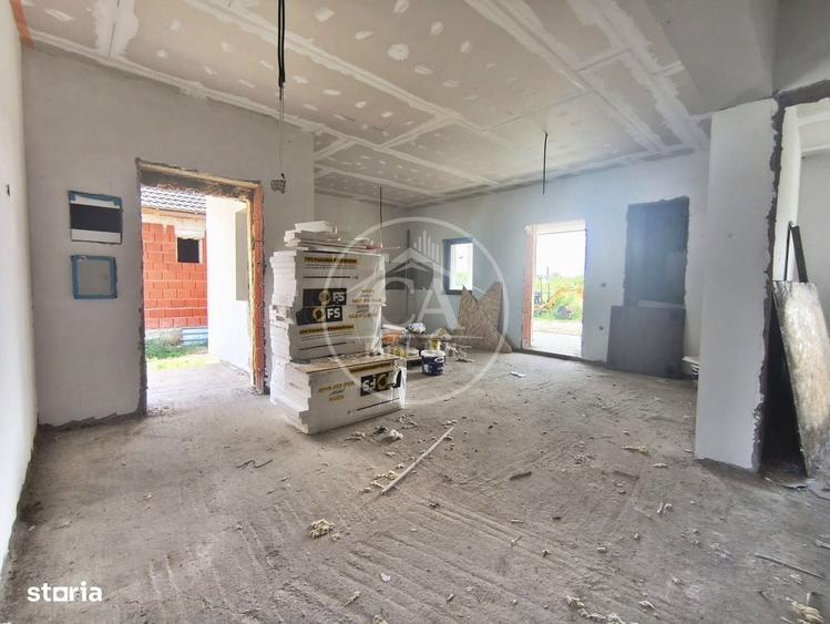 Casă cu 4 camere decomandat cu Teren 397 Mp în Oșorhei