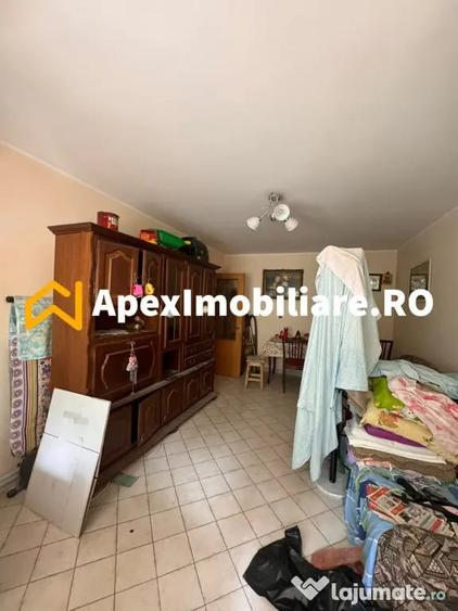 Apartament cu 3 camere decomandat în Valea Ialomiței