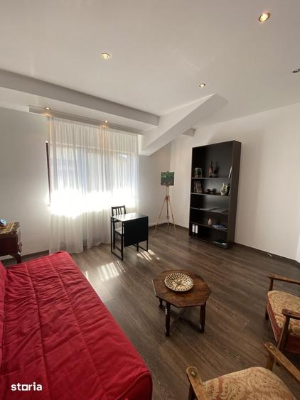 Casă cu 7 camere cu Teren 600 Mp în Corbeanca