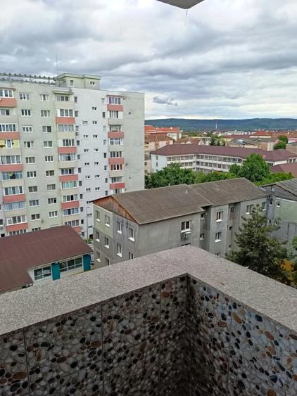 Apartament cu 4 camere semidecomandat în Central
