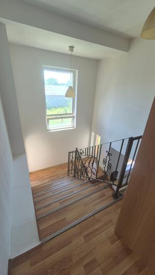 Casă individuală cu 10 camere cu Teren 1000 Mp în Rahova