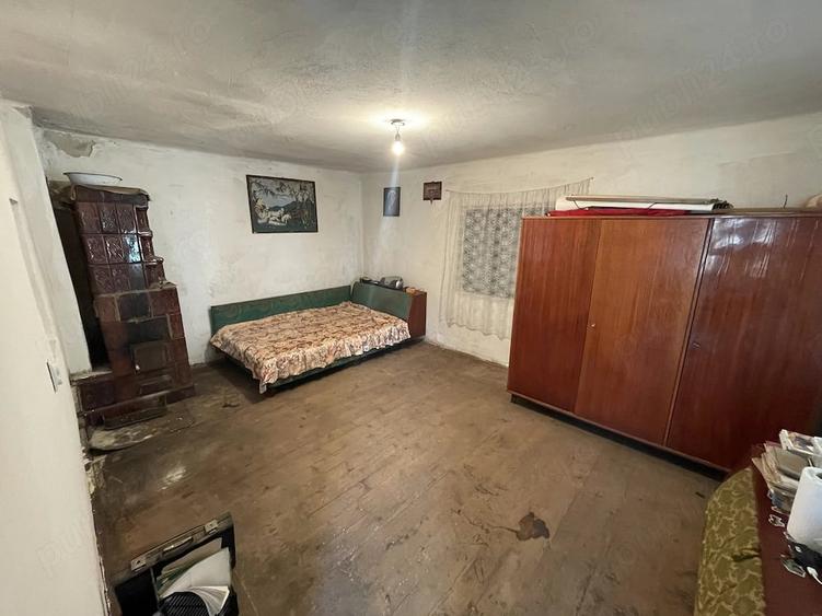 Casă cu 5 camere cu Teren 8000 Mp în Orlești