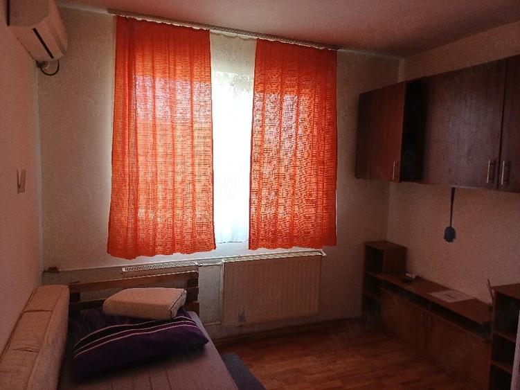 Garsonieră decomandată în Central
