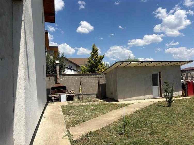 Casă cu 4 camere cu Teren 200 Mp în Central