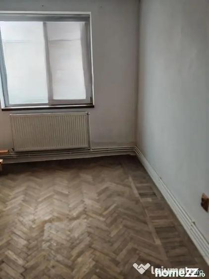 Apartament cu 3 camere decomandat în Peninsula