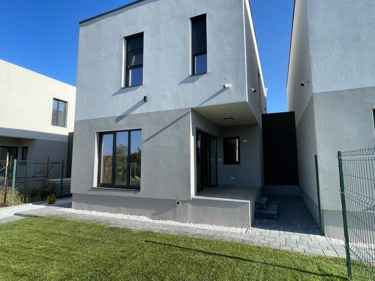 Duplex cu 4 camere cu Canalizare în Covaci