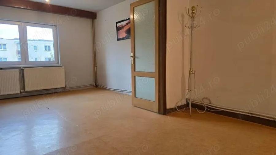 Apartament cu 3 camere decomandat în Micro 15