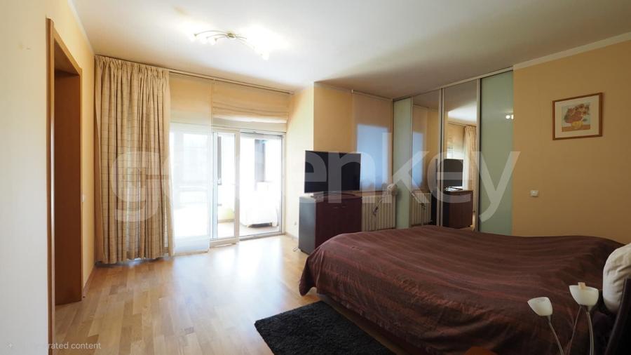 Duplex cu 6 camere cu Piscina în Iancu Nicolae