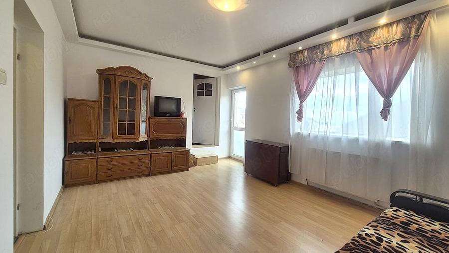 Apartament cu 3 camere nedecomandat, mobilat în Răcădău