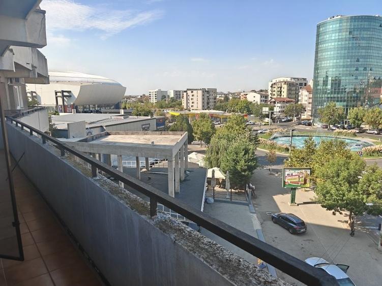 Apartament cu 3 camere decomandat în Central