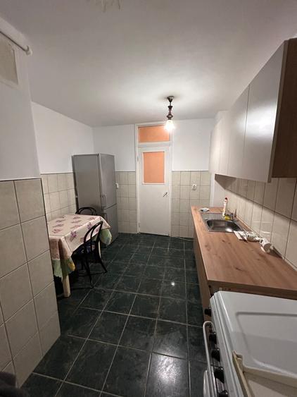 Apartament cu 3 camere decomandat în Exterior Vest