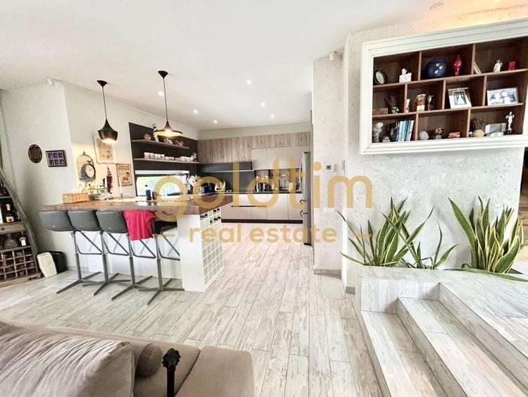 Casă individuală cu 5 camere cu Piscina în Izvorani
