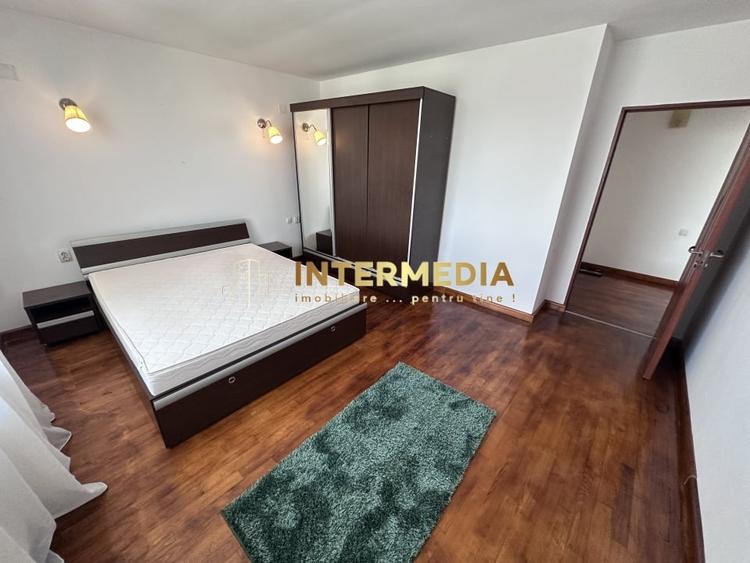Apartament cu 3 camere decomandat, mobilat în Cetate