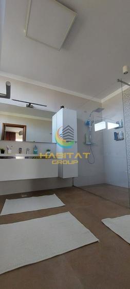 Casă individuală cu 5 camere cu Canalizare în Central