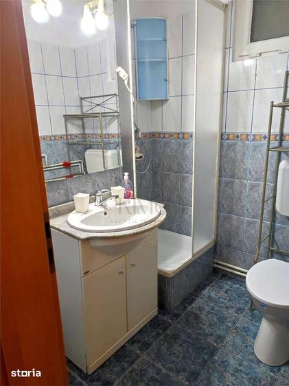 Apartament cu 4 camere decomandat în Lipovei