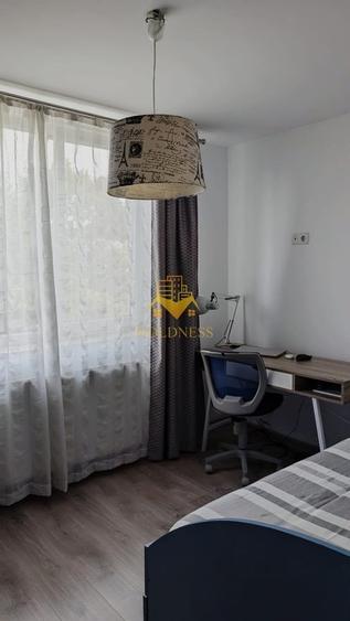 Apartament cu 3 camere semidecomandat în Central