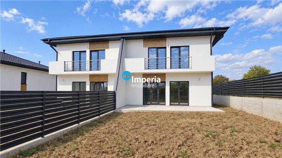 Duplex cu 4 camere cu Canalizare în Bucium