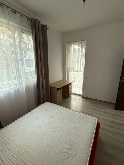 Apartament cu 3 camere decomandat, mobilat în Dumbrăvița