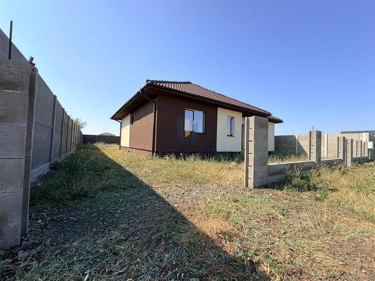 Casă individuală cu 4 camere cu Canalizare în Remetea Mare