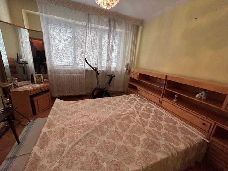Apartament cu 3 camere decomandat în Plantelor