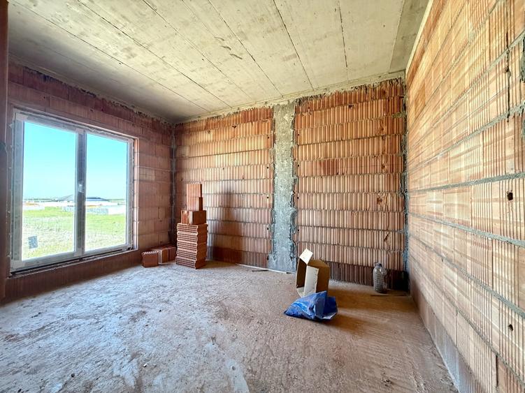Duplex cu 4 camere cu Canalizare în Sânandrei