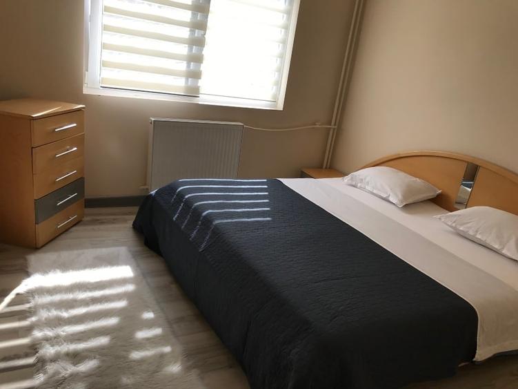 Apartament cu 3 camere decomandat, mobilat în Decebal