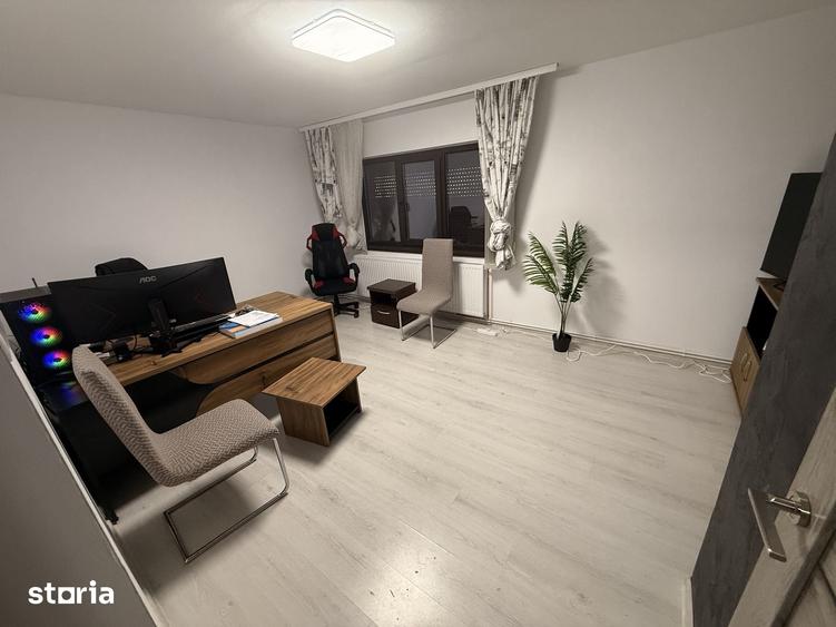 Apartament cu 5 camere în Micro 3