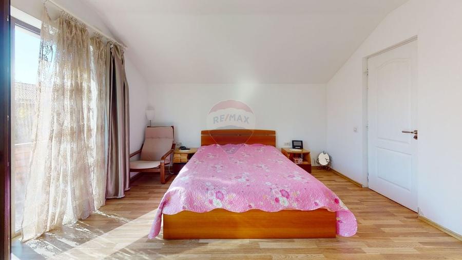 Casă individuală cu 5 camere cu Teren 495 Mp în Gulia