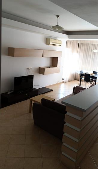Apartament cu 3 camere semidecomandat în Aviației