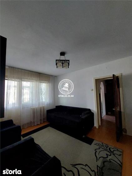 Apartament cu 2 camere semidecomandat în Podu Roș