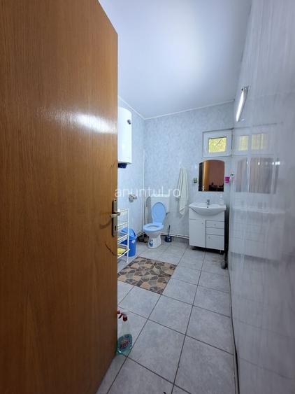 Casă cu 3 camere cu Teren 1600 Mp în Central