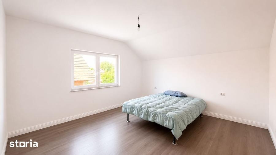 Casă cu 4 camere cu Teren 528 Mp în Sânmihaiu Român