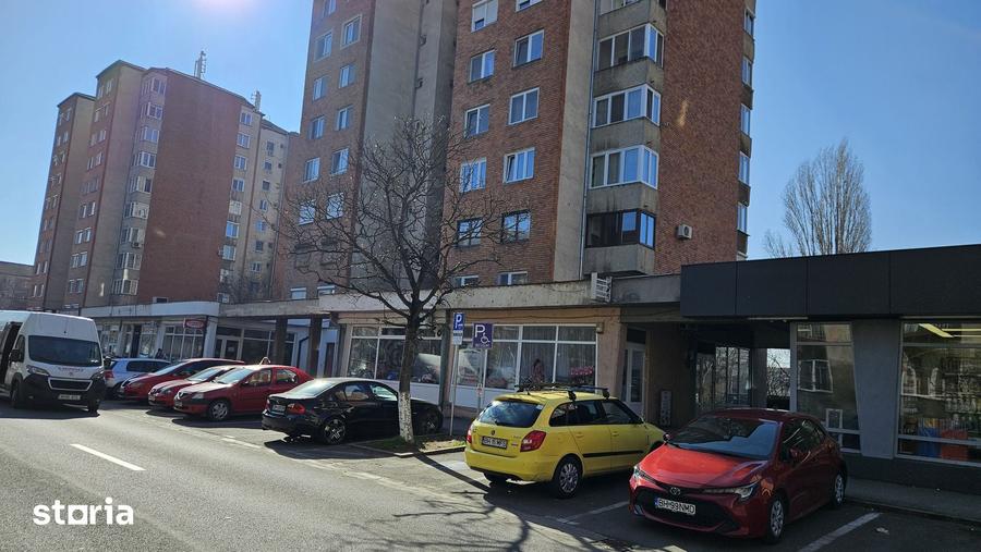 Apartament cu 3 camere decomandat în Rogerius