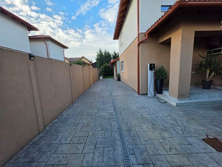 Duplex cu 4 camere cu Teren 276 Mp în Urseni