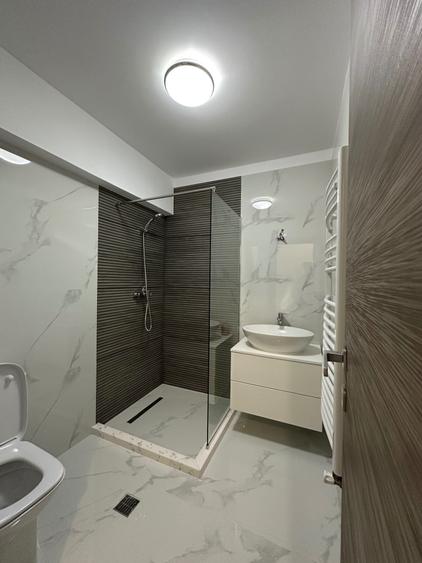 Apartament cu 4 camere decomandat în Sud