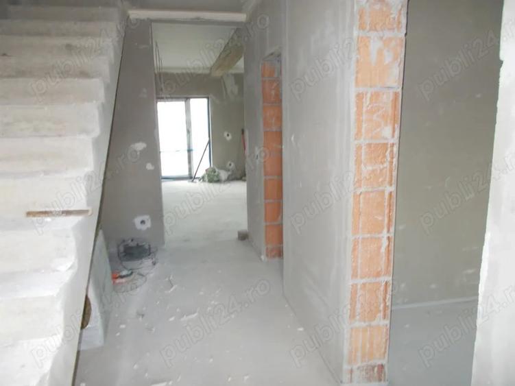 Casă cu 3 camere în Mehala