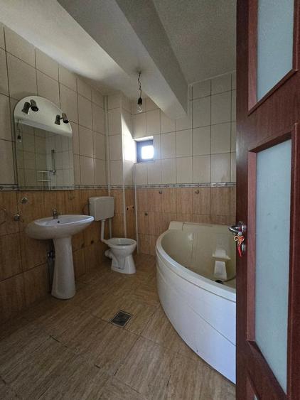 Casă cu 6 camere cu Teren 500 Mp în Cernica