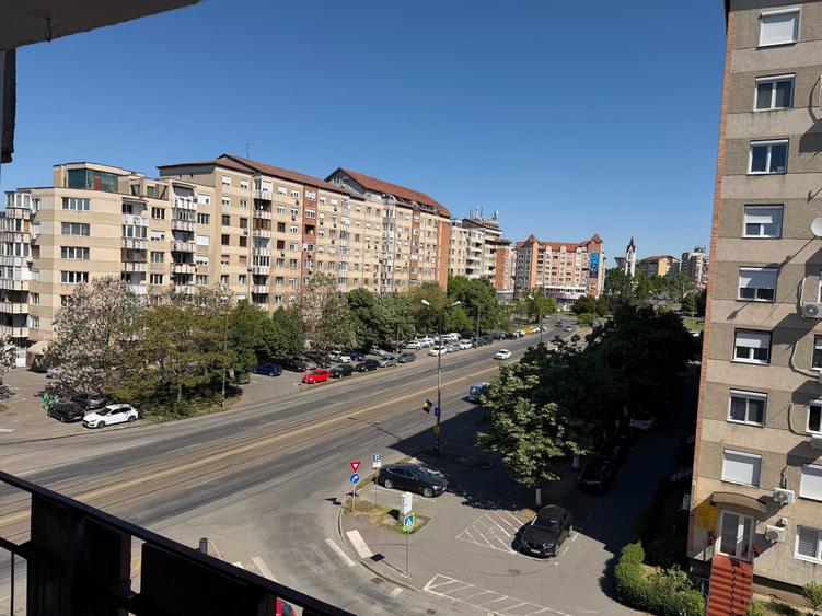 Apartament cu 3 camere decomandat în Decebal