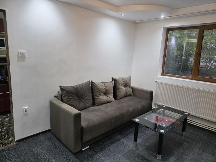 Apartament cu 3 camere decomandat în Obor