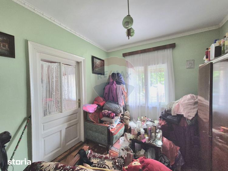 Casă cu 3 camere cu Teren 1100 Mp în Pârneava