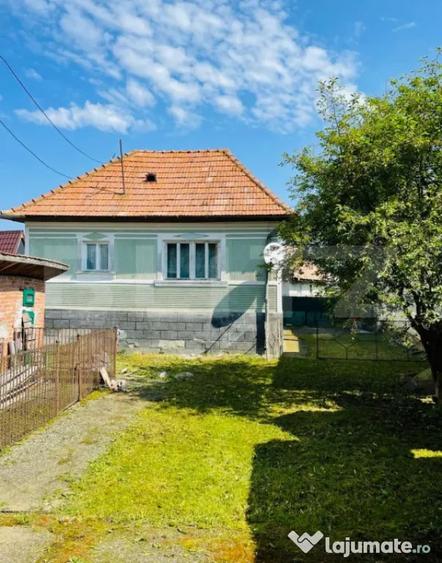 Casă cu 2 camere cu Teren 690 Mp în Petrești