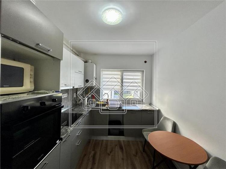 Apartament cu 2 camere, decomandat + balcon, 2 locuri de parcare - 1