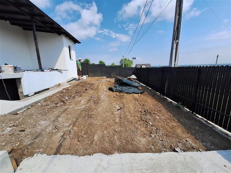 Casă individuală cu 4 camere cu Canalizare în 9 Mai